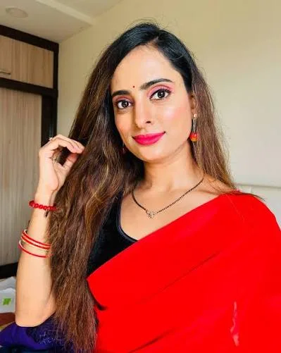 Bhavna Rokade Biography: Husband, Age, Ethnicity, Net Worth, Movies, Parents, Awards