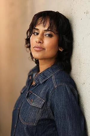 Agam Darshi - Biography