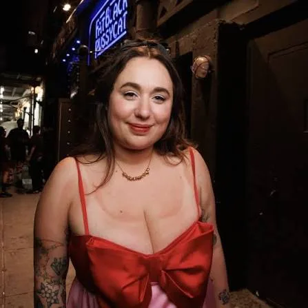 Liza Treyger - Biography