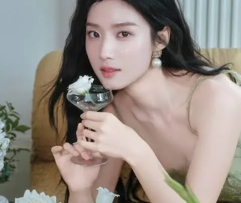 Lu Yuxiao Biography: Height, Net Worth, Parents, Age, Movies, Boyfriend, Ethnicity, Awards