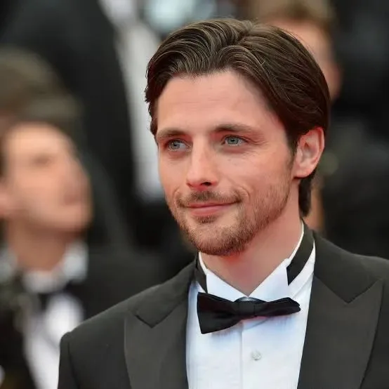 Raphaël Personnaz Biography: Net Worth, Girlfriend, Height, Age, Movies, Daughter, Ethnicity
