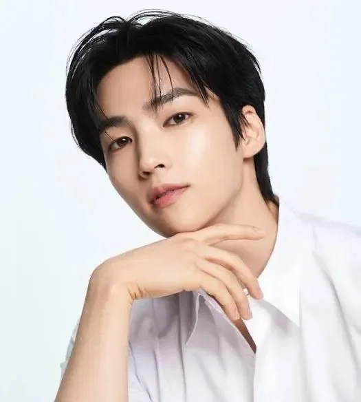 Baek Seo-hoo Biography: Height, Net Worth, Age, Ethnicity, Parents, Movies, Girlfriend