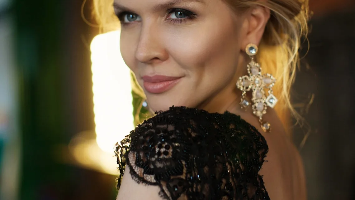 Elena Samodanova Biography: Ex-Husband, Age, Height, Net Worth, Kids, Boyfriend, Career
