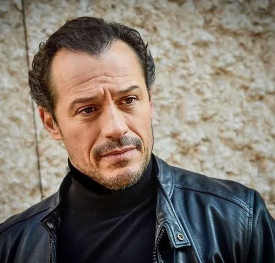 Stefano Accorsi - Biography