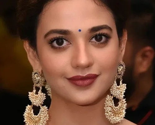 Shruti Sharma Biography: Age, Net Worth, Parents, Siblings, Height, Movies & TV Shows, Awards