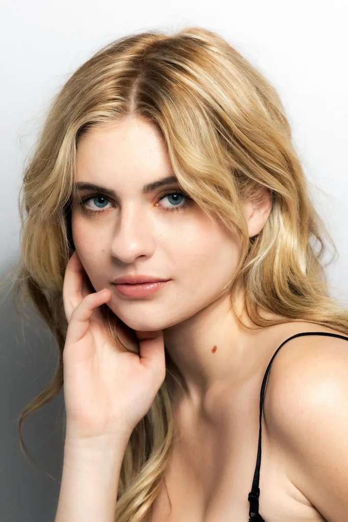Taylor Ann Thompson - Biography