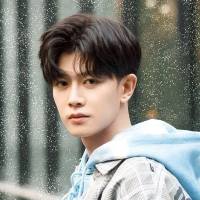 Ren Jialun Biography: Wife, Kid, Age, Height, Net Worth, Movies & TV Shows, Awards, Weibo, Education