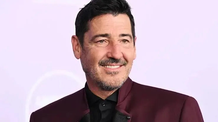 Jonathan Knight Biography: Net Worth, Height, Age, Parents, Husband, Songs, Awards