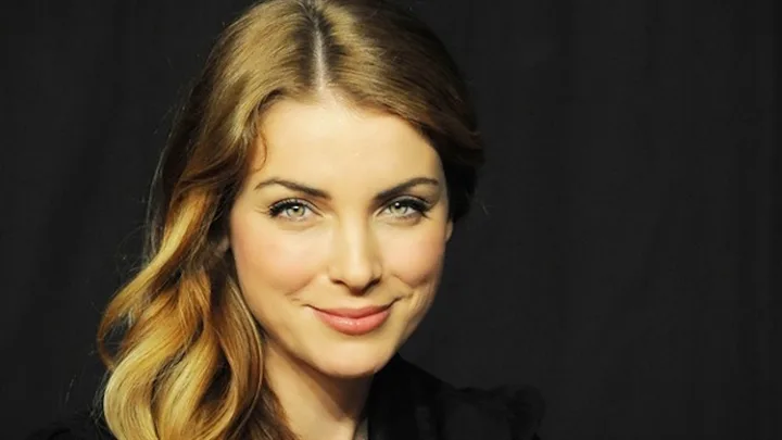 Özge Özberk Biography: Age, Height, Net Worth, Parents, Movies & TV Shows, Husband