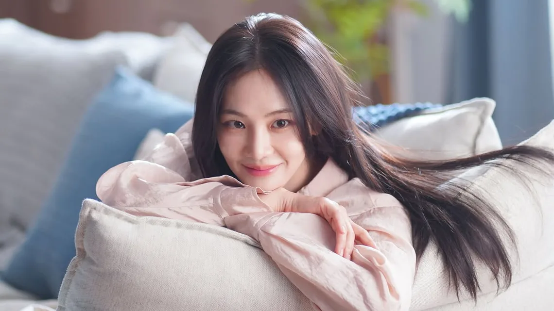 Han Ji-eun Biography: Instagram, Age, Boyfriend, Parents, Height, Net Worth, Movies & TV Shows, Awards