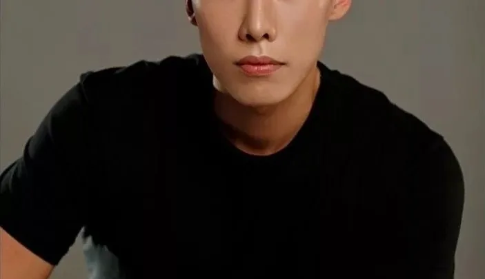 Hwang Seong-bin Biography: Age, Height, Net Worth, Parents, Movies & TV Shows, Girlfriend