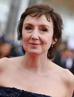 Nicoletta Braschi Biography: Net Worth, Height, Movies, Husband, Age, Awards, Parents