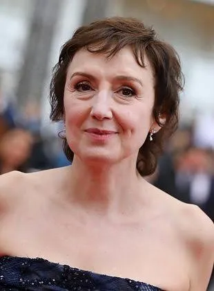 Nicoletta Braschi Biography: Net Worth, Height, Movies, Husband, Age, Awards, Parents