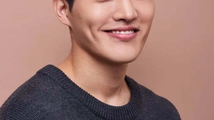 Kim Gun-woo Biography: Age, Height, Net Worth, TV Shows, Awards, Girlfriend, Instagram