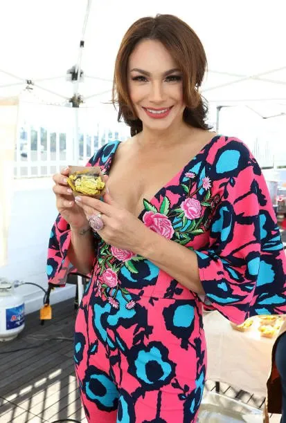 Patricia De León - Biography