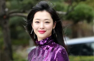 Sulli - Biography