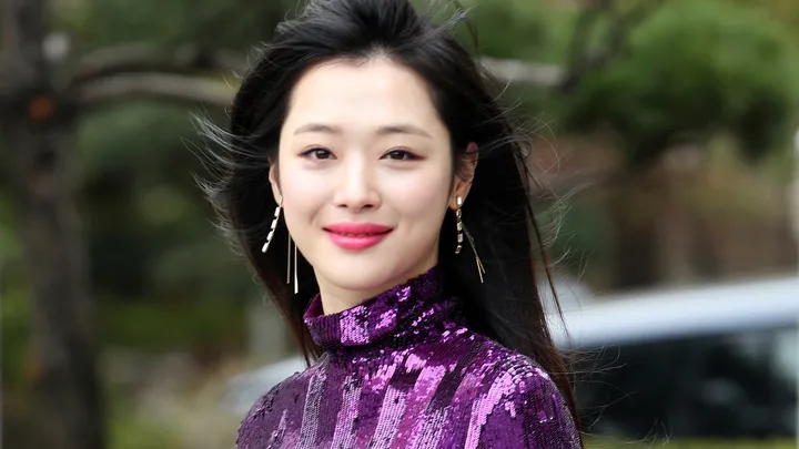Sulli Biography: Age, Boyfriend, Parents, Height, Net Worth, Songs, Movies & TV Shows