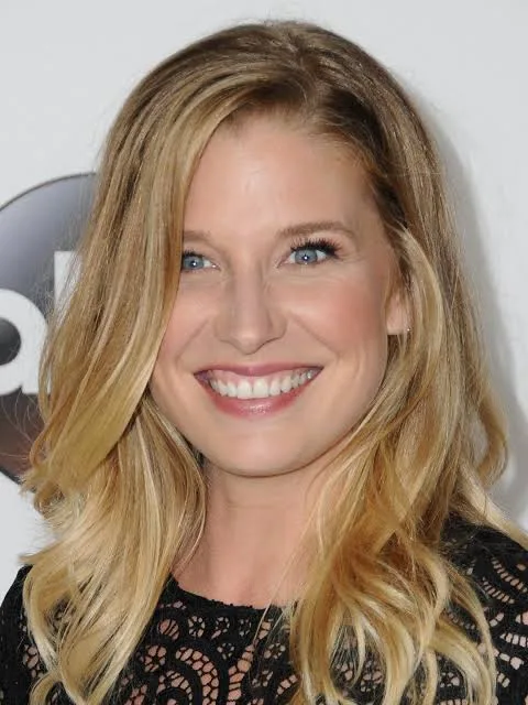 Ellen Woglom Biography: Ethnicity, Height, Net Worth, Age, Husband, Movies, Parents