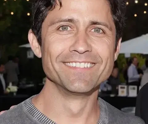 Byron Thames Biography: Wife, Awards, Ethnicity, Net Worth, Age, Religion, Height, Movies