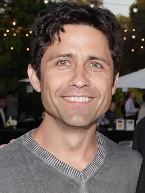 Byron Thames Biography: Wife, Awards, Ethnicity, Net Worth, Age, Religion, Height, Movies