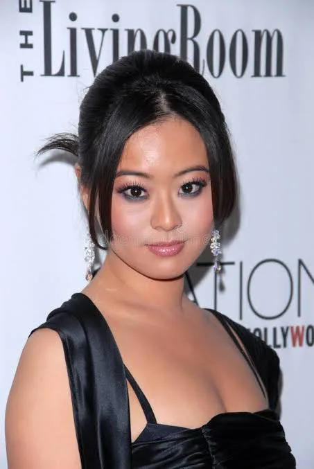 Julia Ling - Biography