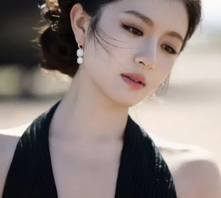 Landy Li Biography: Net Worth, Height, Ethnicity, Age, Parents, Songs, Boyfriend, Movies