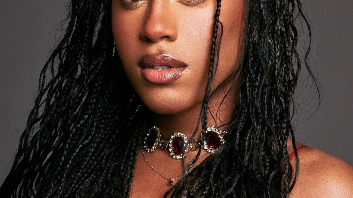 Asha Bromfield Biography: Age, Parents, Net Worth, Movies, TV Shows & Books, Partner