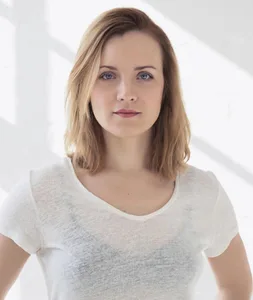 Elena Leeve - Biography