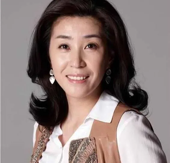 Kim Mi-kyung - Biography