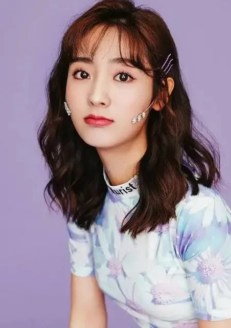 Xing Fei Biography: Height, Net Worth, Movies, Boyfriend, Age, Ethnicity, Parents, Songs