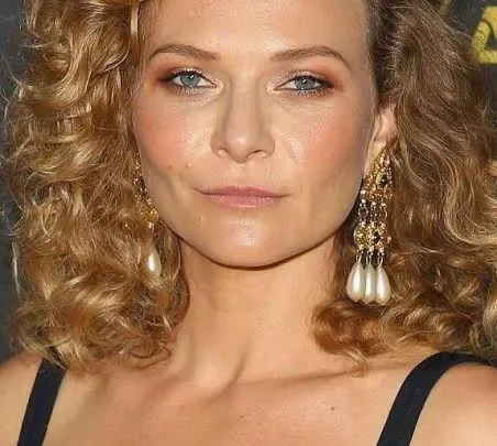 Leeanna Walsman Biography: Net Worth, Height, Movies, Parents, Ethnicity,  Husband, Awards, Age