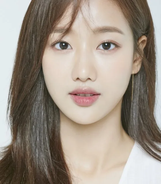 Lee Na-eun Biography: Age, Height, Net Worth, Parents, Sister, APRIL, Movies & TV Shows, Boyfriend