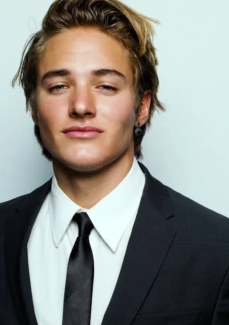 Mitchell Hoog Biography: Net Worth, Height, Awards, Parents, Movies, Age, Girlfriend