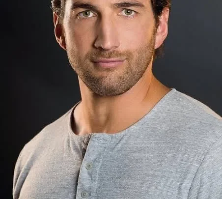 Clayton Snyder Biography: Ethnicity, Age, Net Worth, Wife, Movies, Parents, Height