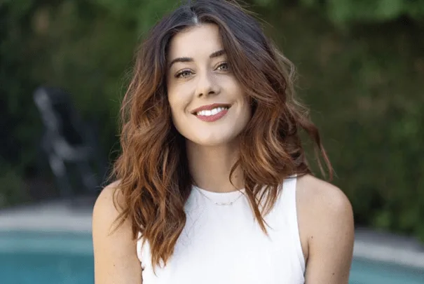 Manon Mathews Biography: Age, Fiancé, Height, Net Worth, Parents, Movies, Comedy, Books, TikTok