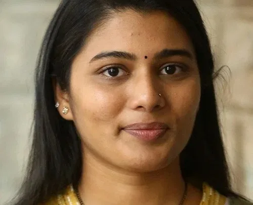 Saranya Pradeep Biography: Husband, Age, Parents, Siblings, Height, Net Worth, Movies, Career