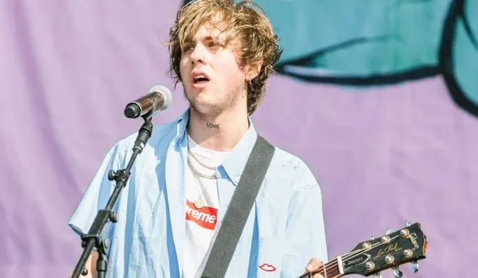 Rat Boy Biography: Wife, Songs, Age, Net Worth, Parents, Ethnicity, Girlfriend, Awards