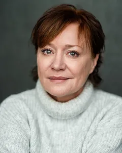 Laurie Brett - Biography