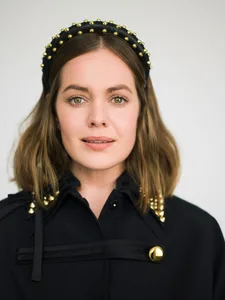 Oona Airola - Biography