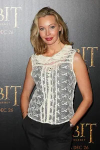 Kimberley Davies - Biography