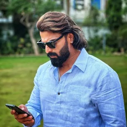 Vinay Gowda Biography: Age, Net Worth, Instagram, Spouse, Height, Wiki, Parents, Siblings, Children, Movies