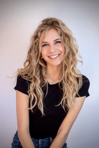 Linda Pani - Biography
