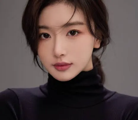 Kong Xueer Bio: Net Worth, Age, Songs, Boyfriend, Albums, Parents, Height, Instagram