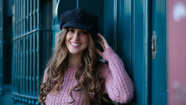 Oya Unustası Biography: Net Worth, Parents, Husband, Movies, TV Shows, Age, Height, Awards, Nationality