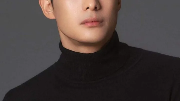 Lee Myeong-Ro Biography: Age, Height, Net Worth, Parents, Movies & TV Shows, Girlfriend