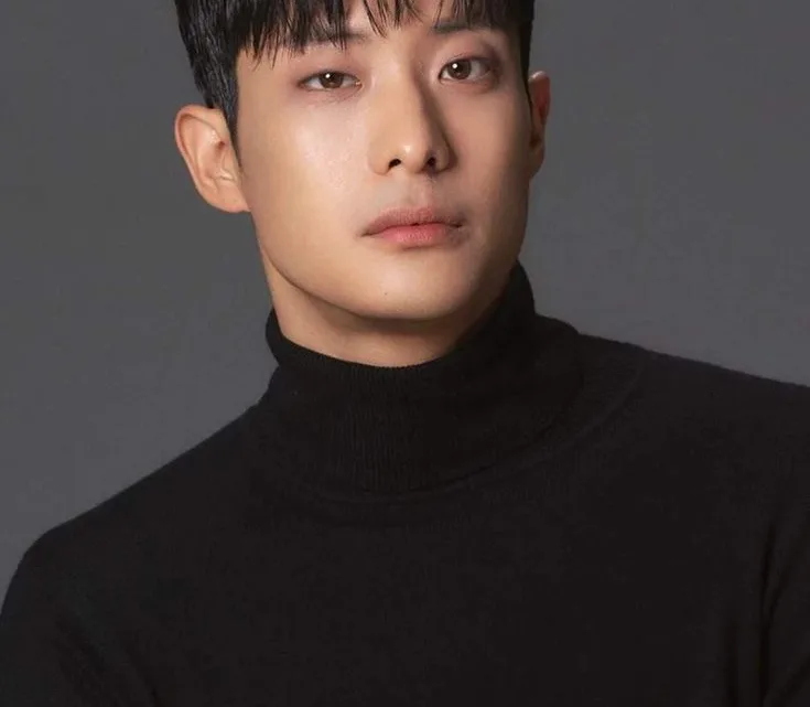Lee Myeong-Ro Biography: Age, Height, Net Worth, Parents, Movies & TV Shows, Girlfriend