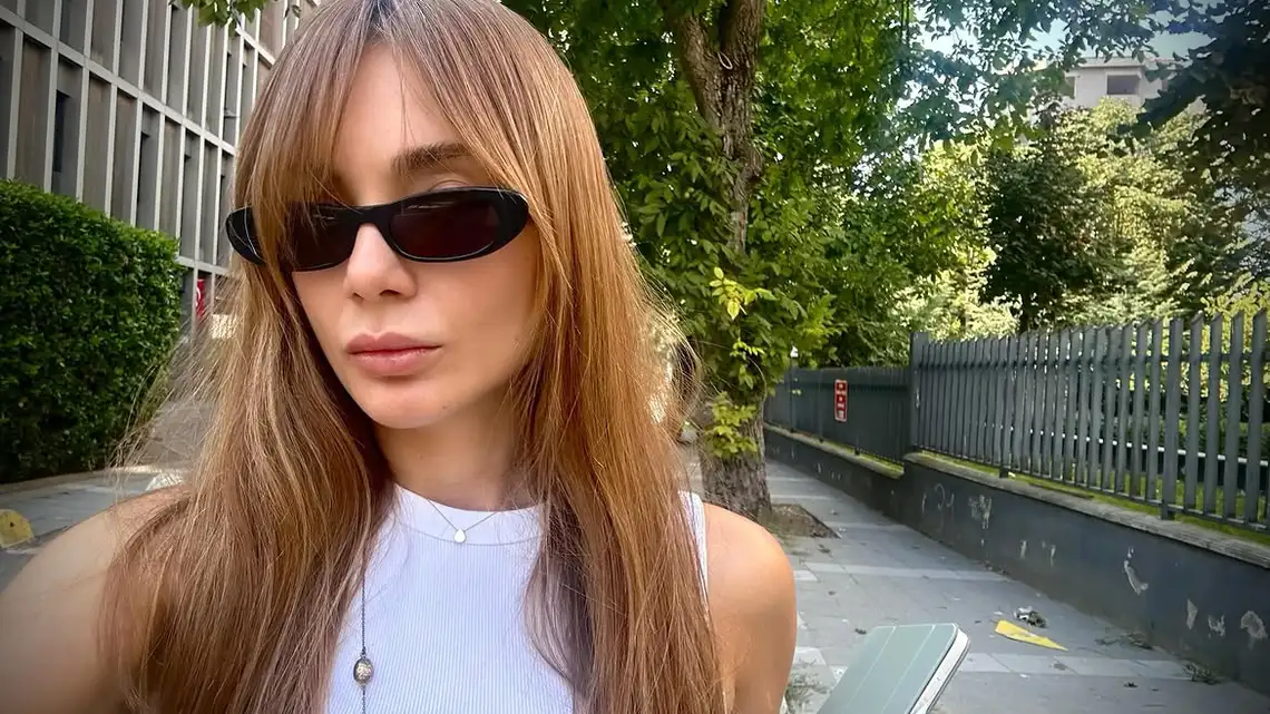 Damla Sönmez Biography: Net Worth, Age, Husband, Movies & TV Shows, Height, Parents, Instagram