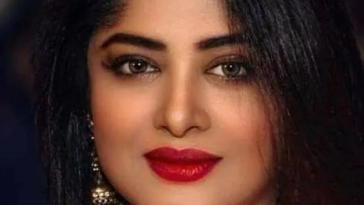 Moushumi Biography: Husband, Age, Kids, Height, Net Worth, Parents, Movies, Siblings