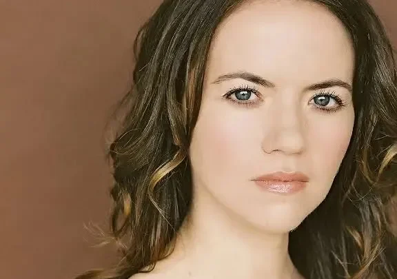 Alexandra Lydon Biography: Net Worth, Ethnicity, Parents, Age, Boyfriend, Movies