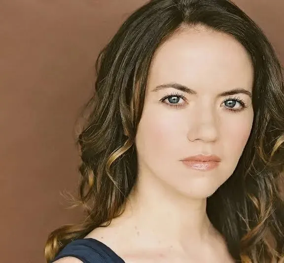 Alexandra Lydon Biography: Net Worth, Ethnicity, Parents, Age, Boyfriend, Movies